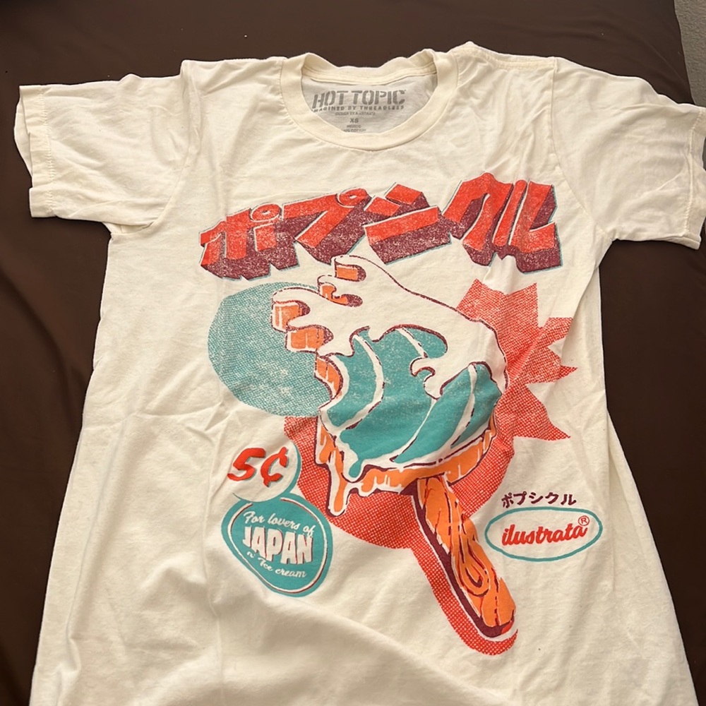 Hot Topic Japanese Tshirt